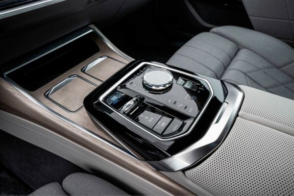 BMW представила флагманский седан 7-Series нового поколения