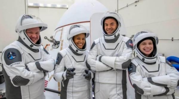 SpaceX впервые отправила туристов на МКС при помощи корабля Crew Dragon