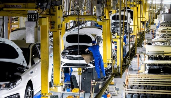 Выпуск легковых автомобилей продолжается лишь на четырех заводах в России