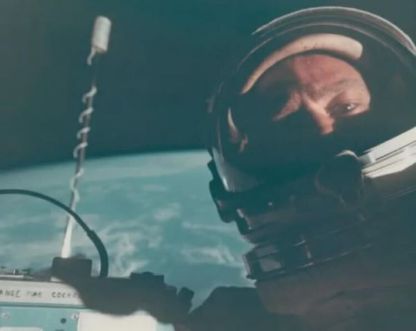 Кто сделал первое селфи в космосе и почему о нем снова заговорили?